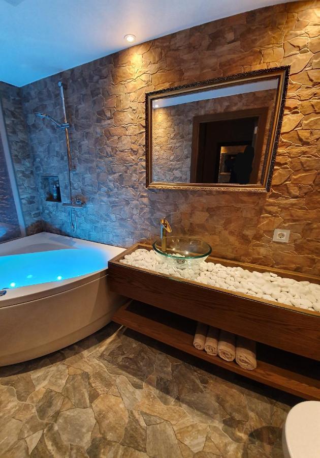 Skyview Suite - Breathtaking Views From Bed And From Jacuzzi. City Center Skyscraper Upper Floors タリン エクステリア 写真